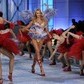 Candice-Swanepoel-Victoria-Secret-Fashion-Show