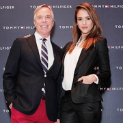 Jessica Alba : Elle inaugure une boutique Tommy Hilfiger au Japon