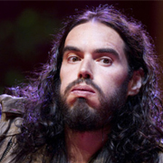 La prison, ce ne sera pas pour cette fois: Russell Brand condamné à 20 heures de travaux d’intérêt général