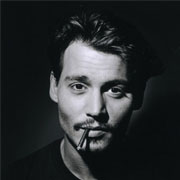 Johnny Depp reprend le goût de la fête grâce à …