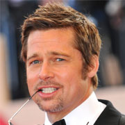 Brad Pitt aurait félicité Jennifer Aniston pour ses fiançailles