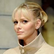 Charlene de Monaco : comme Victoria Beckham, elle a du mal à sourire ?!