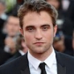 Robert Pattinson : L’acteur très proche d’un joli mannequin pour une publicité