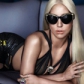 Mode : Lady Gaga prend le soleil pour Versace !