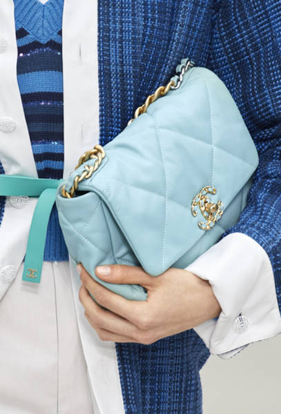 CHANEL pr sente le sac CHANEL 19