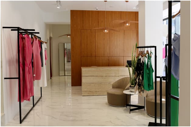 BCBGMAXAZRIA revient en Tunisie avec style dans son tout nouveau concept-store et ses dernières créations.