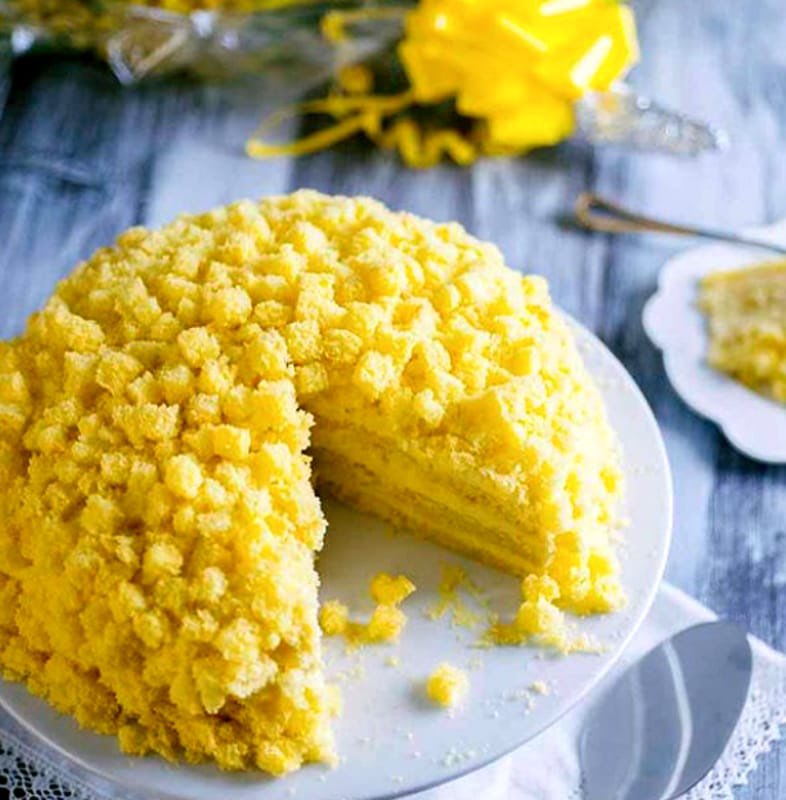 Gâteau mimosa, la fleur la plus douce qui soit : la recette originale du gâteau dédié à la femme !