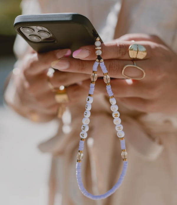 Les Phone beads ou bracelet pour t l phone un must pour toutes