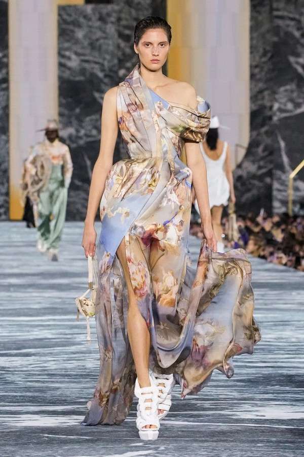 Fashion Week Paris Défilé Balmain Printemps Été 2023 Avec La